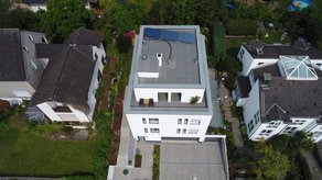 Grauthoff: Flachdach Neubau, Abdichtung Dach, Staffelgeschoss und Balkone aus Bauder Bitumenbahnen, Gefälledämmung aus Polystyrol