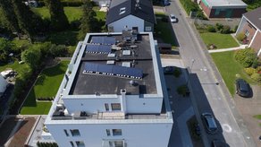 Grauthoff: Flachdach Neubau, Abdichtung Dach,Staffelgeschoss und Balkone aus Wolfin Folie, Gefälledämmung aus Polystyro